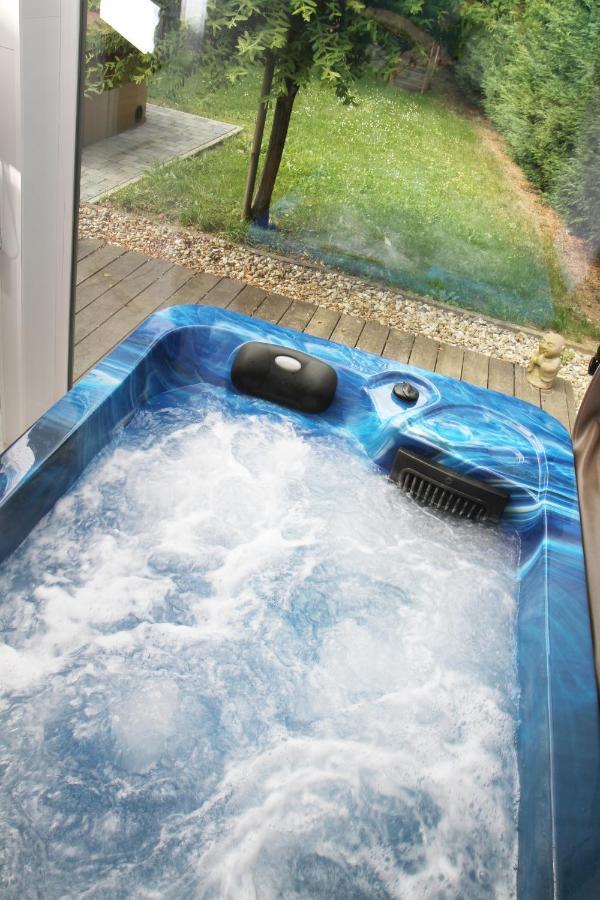 Au Calme - Duplex 3 Ch - 5 Pers Avec Piscine Interieure 32c Namur - 5 Min E42 Sortie 12 Namur Ouest * Floreffe